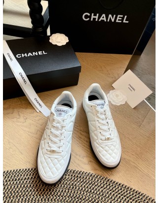 샤넬 퀄팅 트레이너 스니커즈 화이트