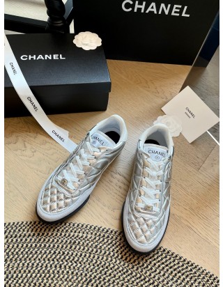 샤넬 퀄팅 트레이너 스니커즈 실버