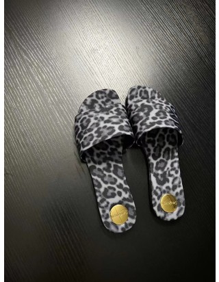 생로랑 칼라일 슬리퍼