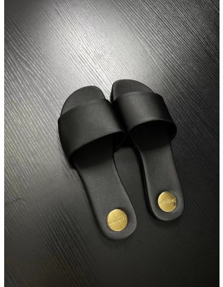 생로랑 칼라일 슬리퍼