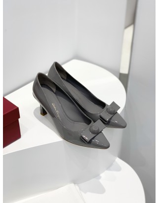 페라가모 KATRIN 바라리본 페이턴트 레더 펌프스