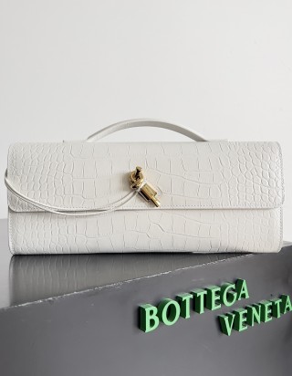 보테가 베네타 안디아모 클러치