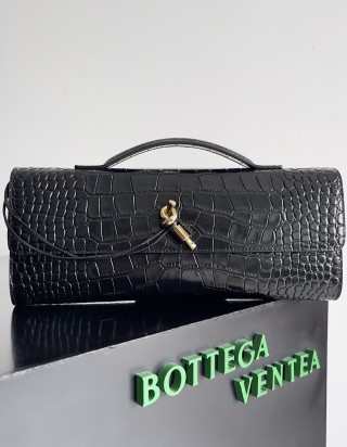 보테가 베네타 안디아모 클러치