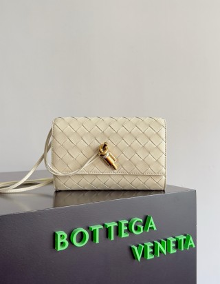 보테가 베네타 안디아모 데이지 파우치