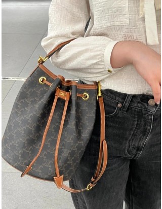 셀린느 클라라 트리옹프 스몰