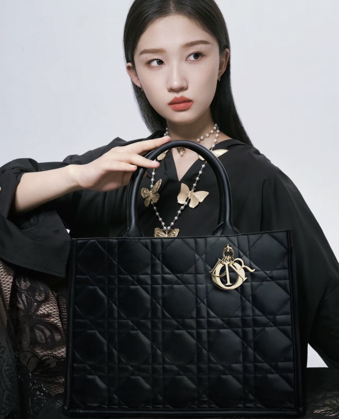 디올 북 토트백 미디움