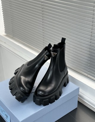 프라다 모놀리스