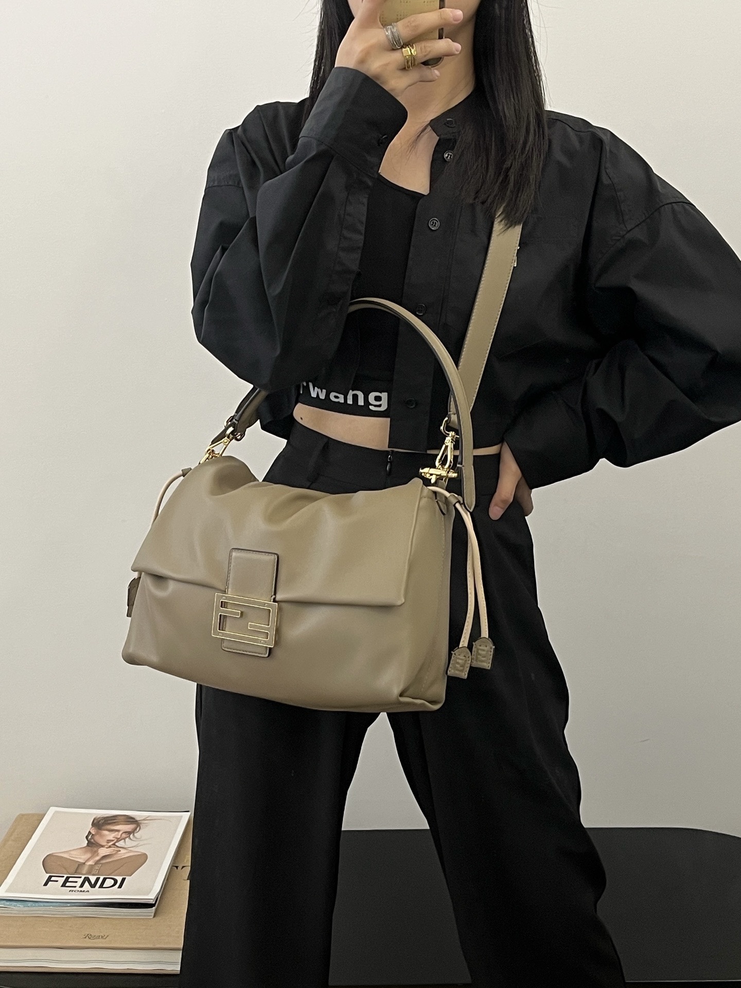 펜디 맘마 바게트 백 라지